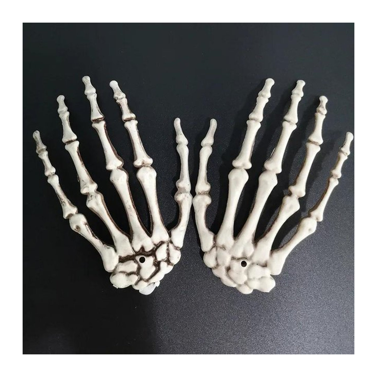 1 Paar realistische lebensgroße Skeletthände aus Kunststoff in Retro-Farbe von LCAuto parts, B/H: 15,5 x 10 cm - Bild 1