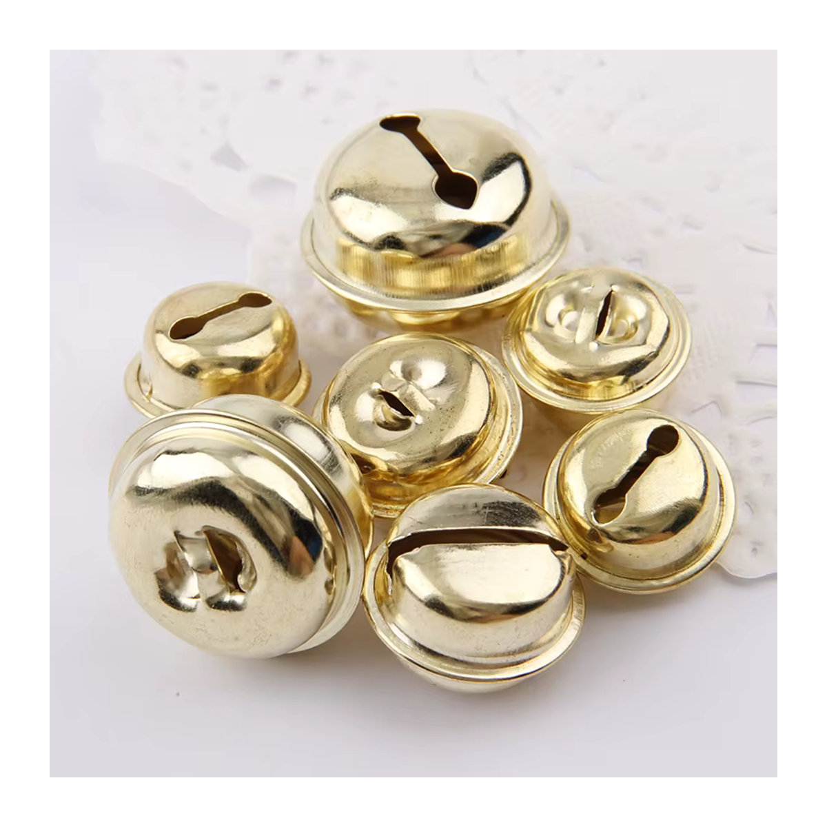 10 Stück Ywbeads Jingle Bells Gold aus Metall als Weihnachtsbaum Anhänger und DIY Bastelzubehör in den Größen 18 mm, 20 mm und 26 mm - Bild 3