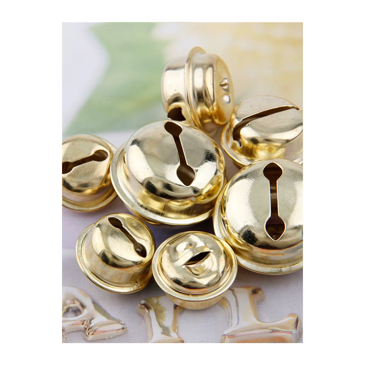 10 Stück Ywbeads Jingle Bells Gold aus Metall als Weihnachtsbaum Anhänger und DIY Bastelzubehör in den Größen 18 mm, 20 mm und 26 mm - Bild 5