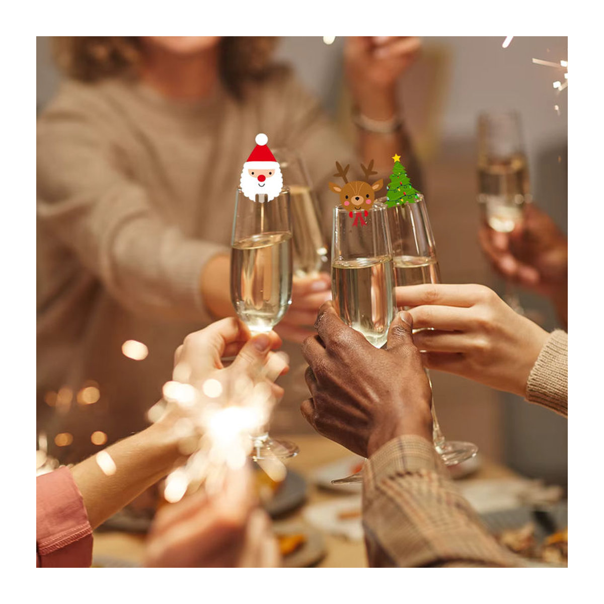 100 Stück joy-enlife Weihnachts Wein-Glas-Dekorationen aus Kunststoff in Mehrfarbig mit Motiven wie Weihnachtsmannmütze, Schneemann und Tannenbaum für deine Party und Tischdekoration - Bild 2