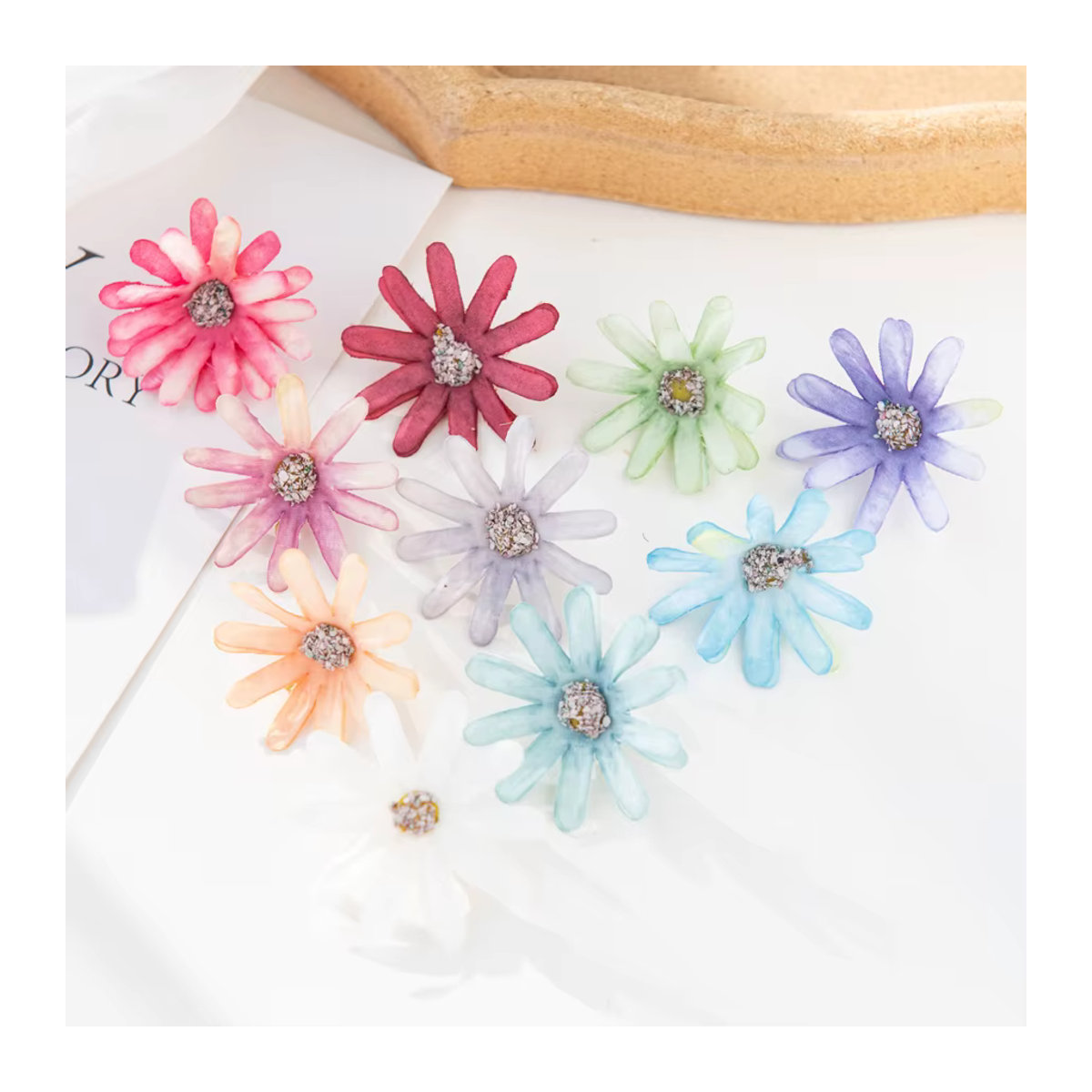 100 Stück künstliche Seiden-Gänseblümchen von smr in Mehrfarbig, Durchmesser: 4 cm, ideal für DIY-Dekorationen, Hochzeiten und Kränze - Bild 2