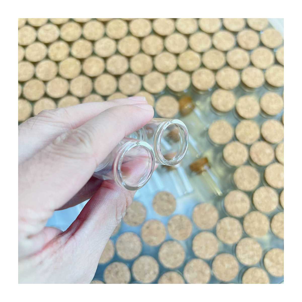 100 Stück LYGIL Mini Glasflaschen mit Korkstopfen, transparent, 5 ml Füllmenge - Bild 4