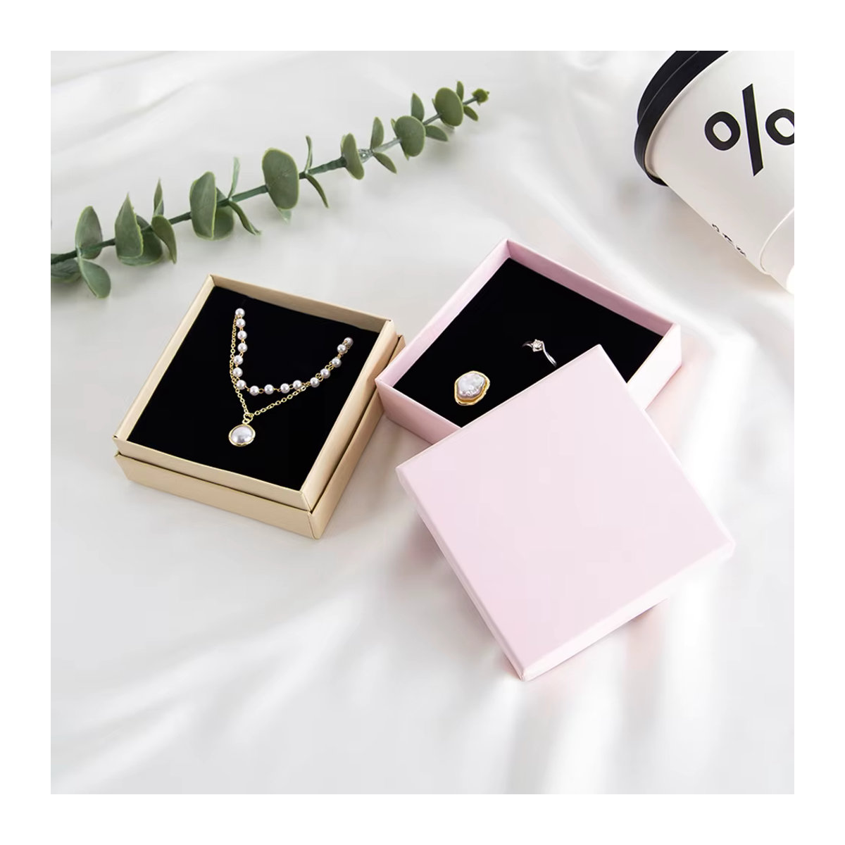 10er Set Schmuckboxen aus Kraftpapier in Beige und Bunt als Organizer für Ringe, Halsketten, Ohrringe und Armbänder, quadratisch und minimalistisch, ideal als Reise-Zubehör oder Geschenkverpackung - Bild 2