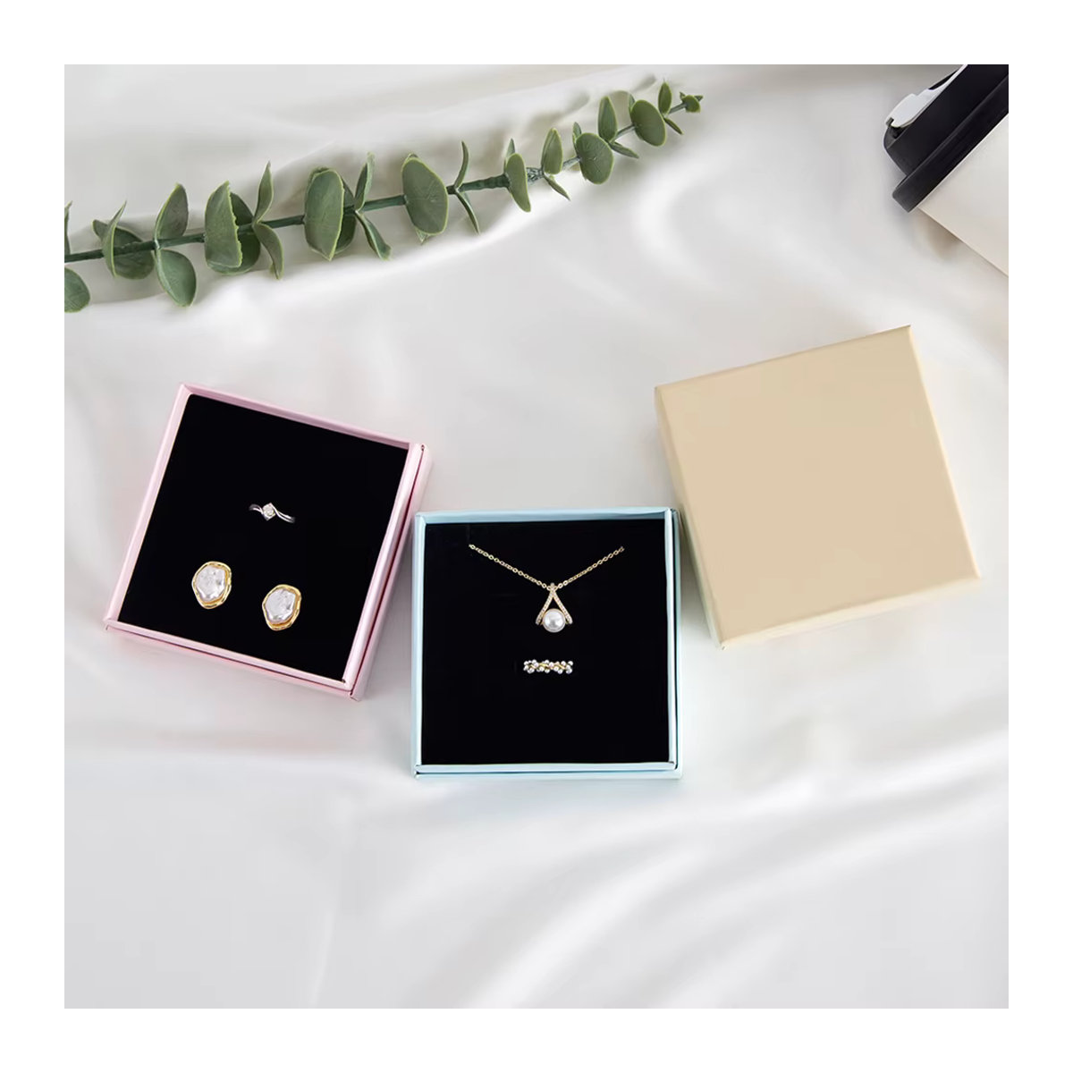 10er Set Schmuckboxen aus Kraftpapier in Beige und Bunt als Organizer für Ringe, Halsketten, Ohrringe und Armbänder, quadratisch und minimalistisch, ideal als Reise-Zubehör oder Geschenkverpackung - Bild 3