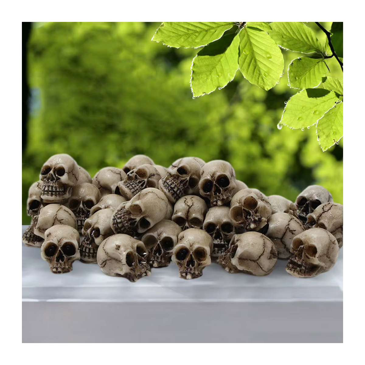 20 Stück Mini Schädel Figuren von VKTECH in Beige aus Kunstharz für Halloween Dekoration und Gartenlandschaften - Bild 2