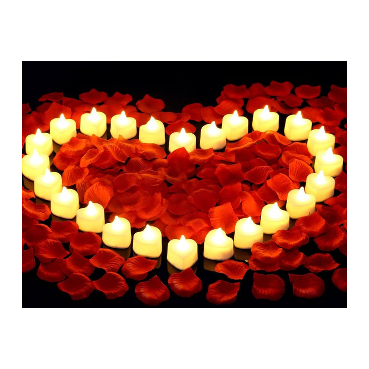 24er-Pack herzförmige elektrische LED-Teelichter in Weiß mit künstlichen Rosenblättern für romantische Dekorationen zum Hochzeitstag - Bild 1