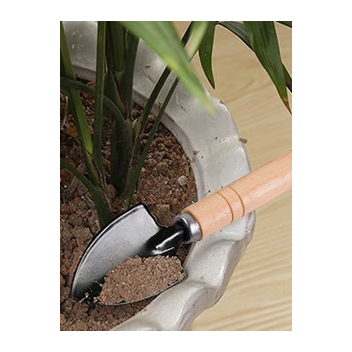 3-teiliges Gartenwerkzeug-Set mit Schaufel, Rechen und Spaten aus Holz für die Gartenarbeit und das Pflanzen - Bild 2