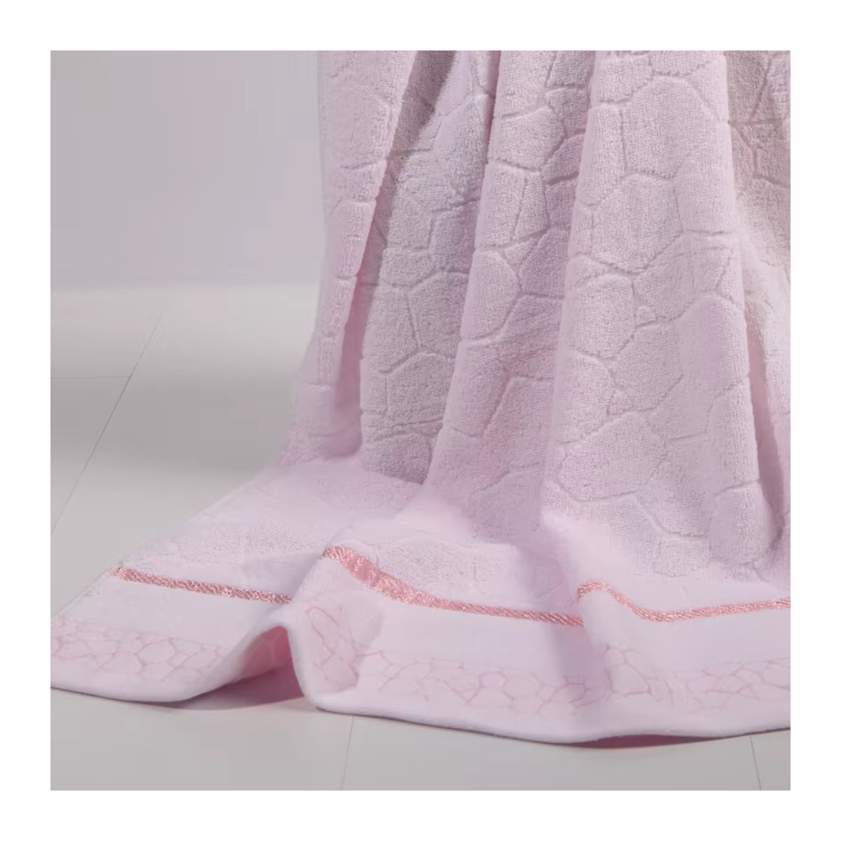3-teiliges Handtuch-Set von EGW aus 100 % Baumwolle mit geometrischem Strandmuster in Rosa, bestehend aus 2 Gesichtshandtüchern (Breite: 34 cm, Länge: 72 cm) und 1 Duschtuch (Breite: 70 cm, Länge: 140 cm) - Bild 2