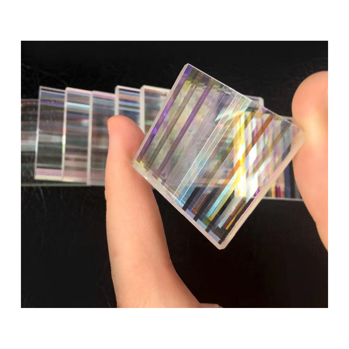 30 Stück SRATE dichroitische Prismen aus Glas, mehrfarbig gestreift und quadratisch, dekoratives optisches Glas für Kunst, DIY und Heimdekoration - Bild 1