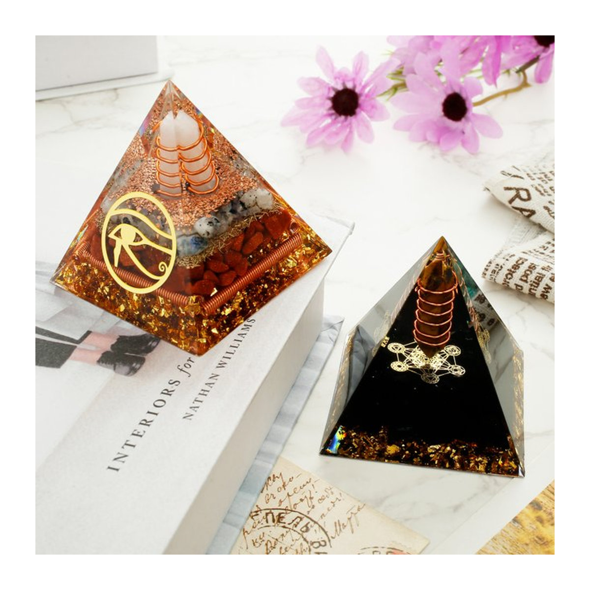 3D Kristall Pyramide aus Harz als Orgonit Deko-Ornament in Multicolor - Bild 1