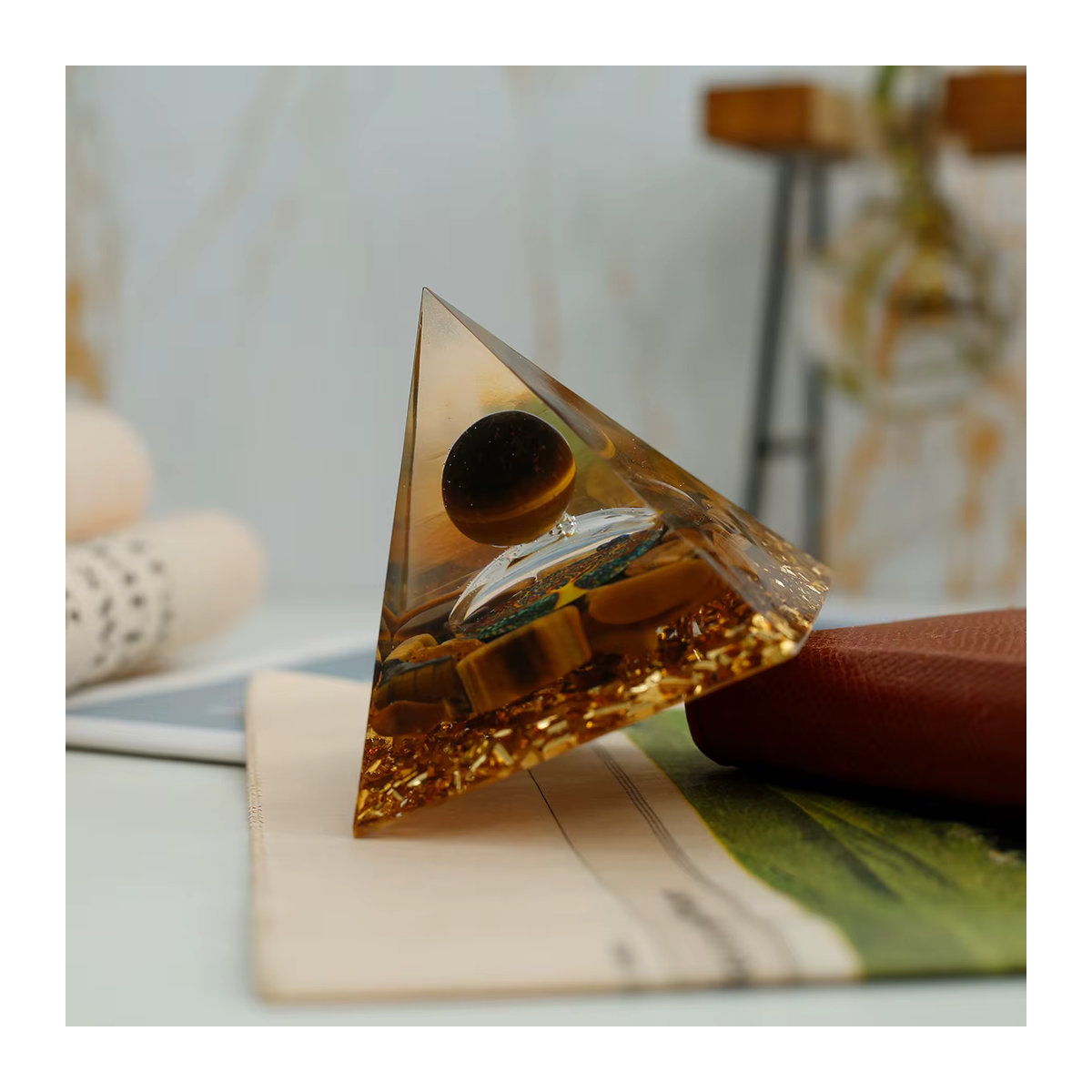 3D Kristall Pyramide aus Harz als Orgonit Deko-Ornament in Multicolor - Bild 3