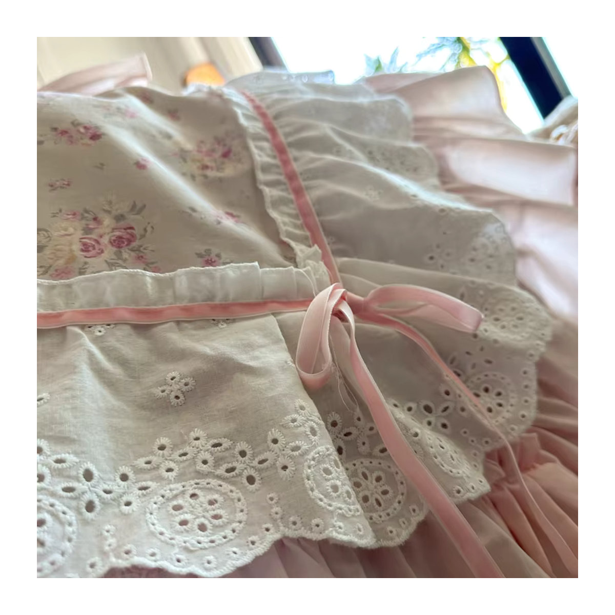 4-teiliges Bettwäsche-Set aus 100% Baumwolle mit Rosa Blumenmuster und doppellagigen Spitzenrüschen inklusive Bettbezug mit Reißverschluss und Spannbettlaken - Bild 2
