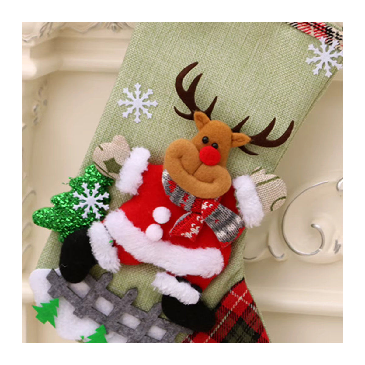 4er Set Weihnachtsstrümpfe aus Plüsch in Rot mit Motiv Weihnachtsmann, Schneemann, Bär und Elch zur Dekoration für Kamin oder Weihnachtsbaum - Bild 5