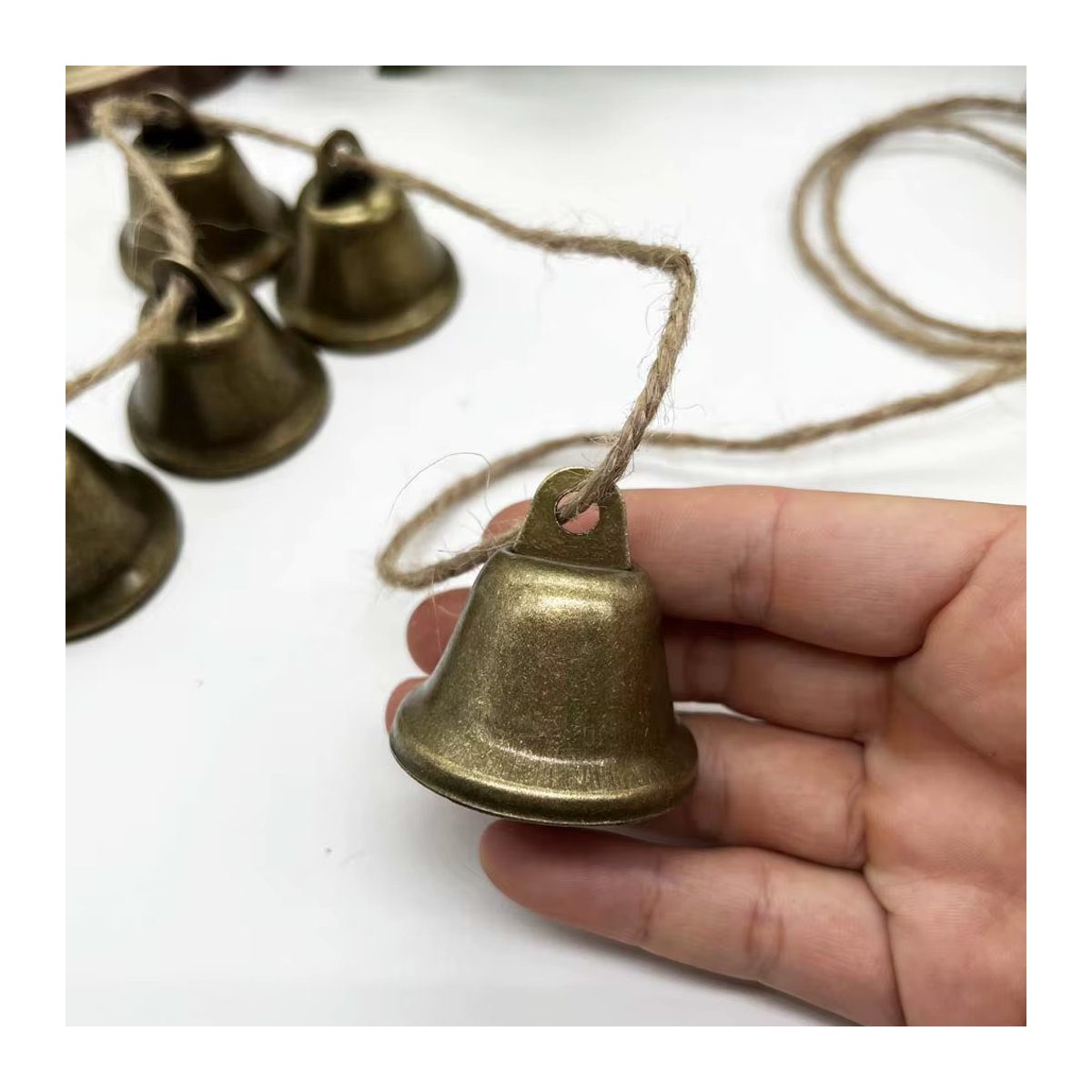 5 Stück Retro-Glocken-Ornamente für deinen Weihnachtsbaum als rustikale Vintage-Dekoration - Bild 2