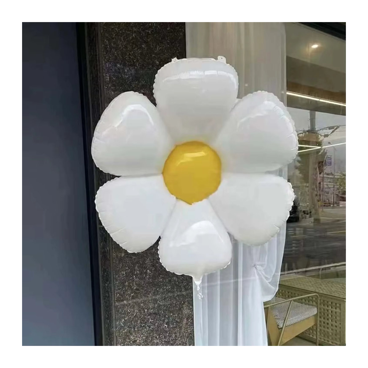 8er Set Gänseblümchen Partyballons aus Aluminiumfolie in Weiß und Gelb für Geburtstag, Baby Shower oder Hochzeit - Bild 3