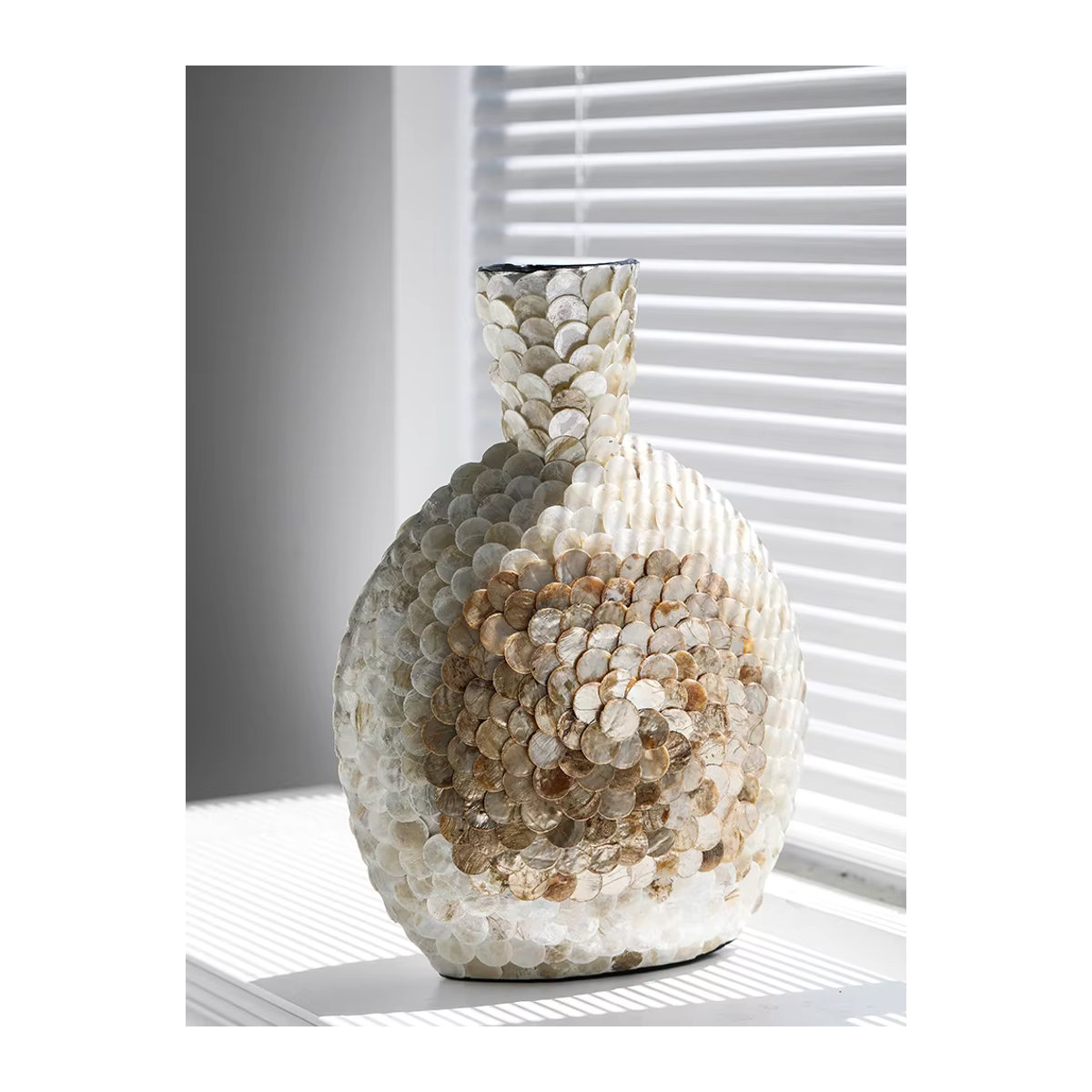 Ahunder jiaz Luxus-Kunstvase mit goldener Muschel, handgefertigte Desktop-Blumenvase in Gold und Weiß, kreative High-End-Dekoration für Schnittblumen - Bild 4