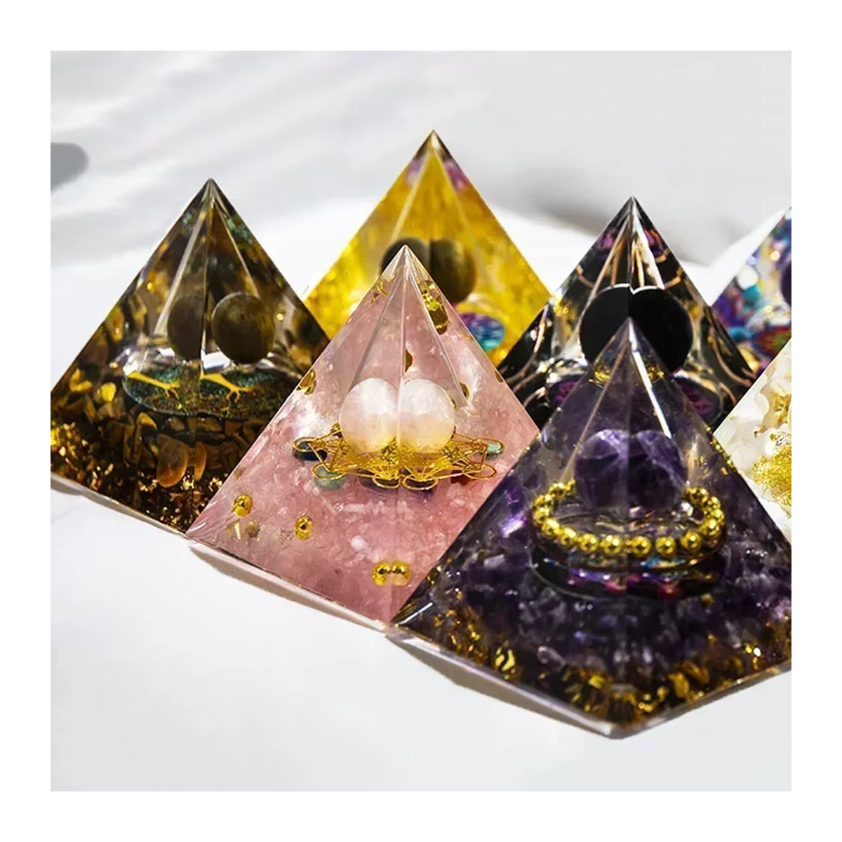 AierCrystal Orgonit Energie-Pyramide mit natürlichem Amethyst in Lila und Mehrfarbig, Durchmesser: 5 cm - Bild 3