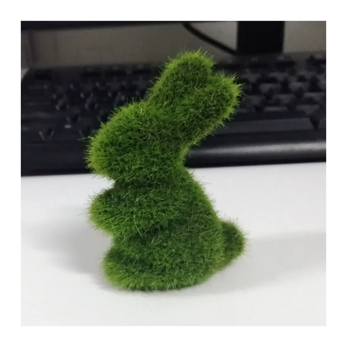 Alloet Osterhase aus Schaum mit Moos-Simulation als dekoratives Ornament für Ostern und den Garten - Bild 3