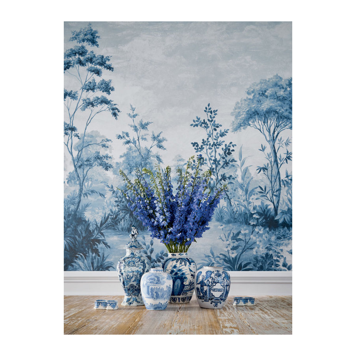 Anna French Mural Cumbria Wandtapete aus Vlies in Blau und Weiß mit floralem Landschaftsmotiv - Bild 3