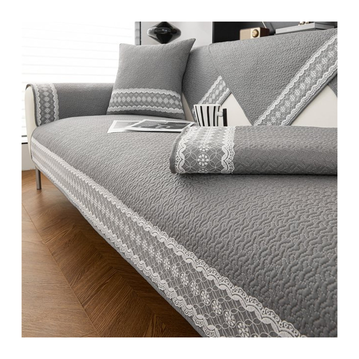 Anti-Rutsch Sofa Bezug mit Spitze zur Dekoration und zum Schutz deines Sofas in Dunkelgrau - Bild 1