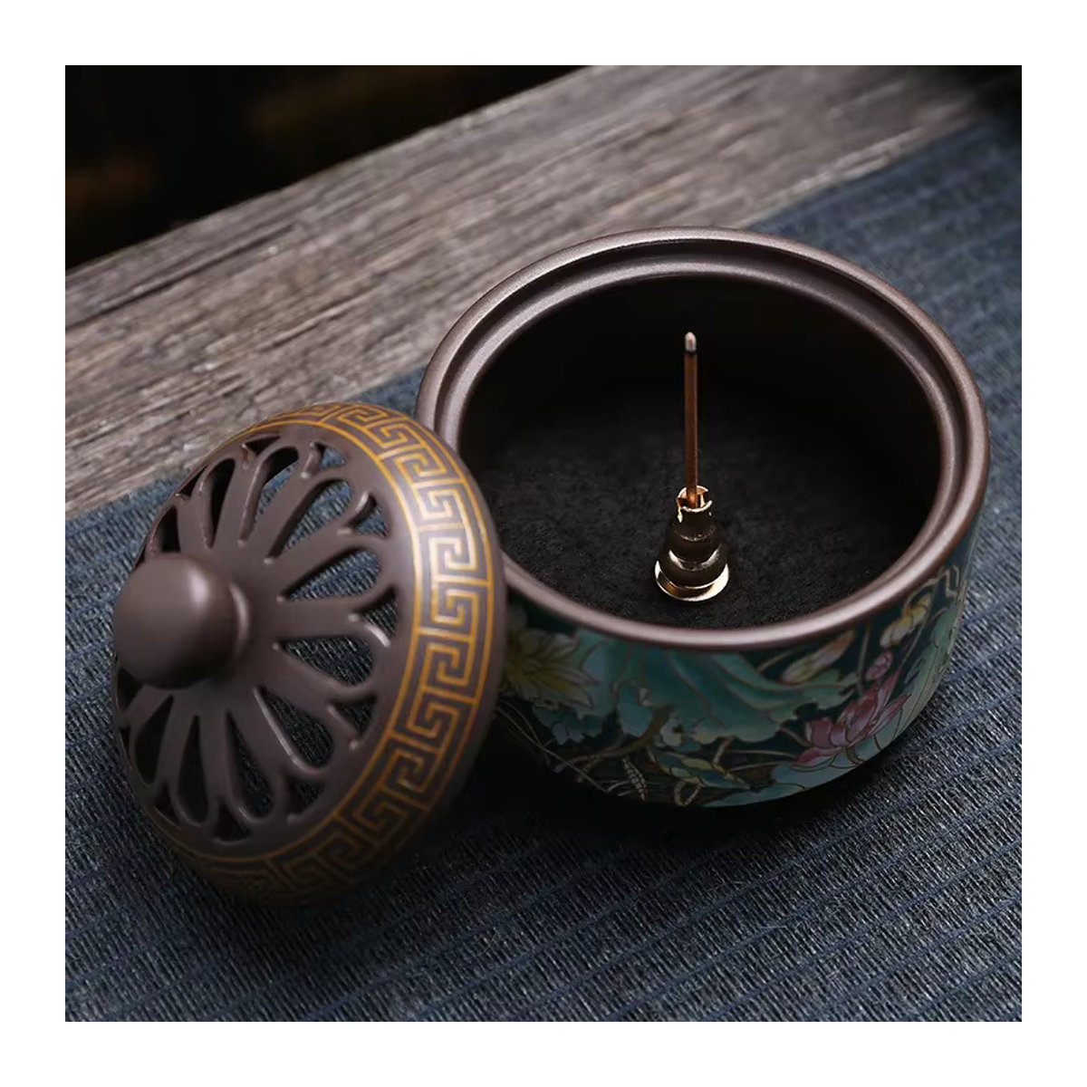 Antikes Cloisonné-Räuchergefäß aus Emaille und Metall mit floralem Design in Mehrfarbig - Bild 1
