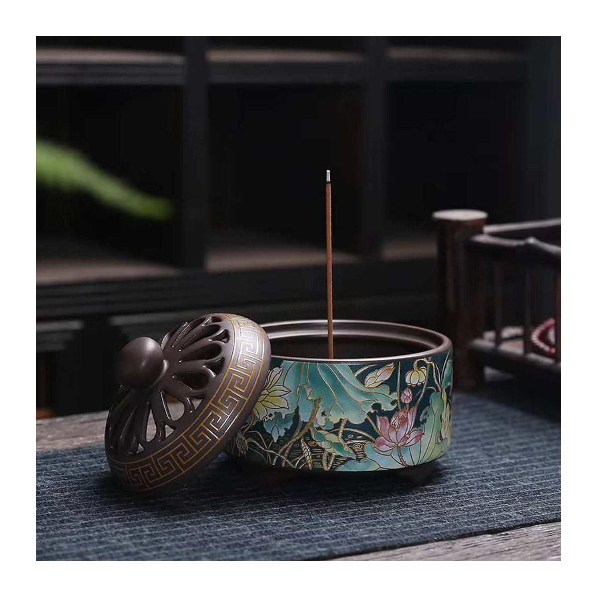 Antikes Cloisonné-Räuchergefäß aus Emaille und Metall mit floralem Design in Mehrfarbig - Bild 2
