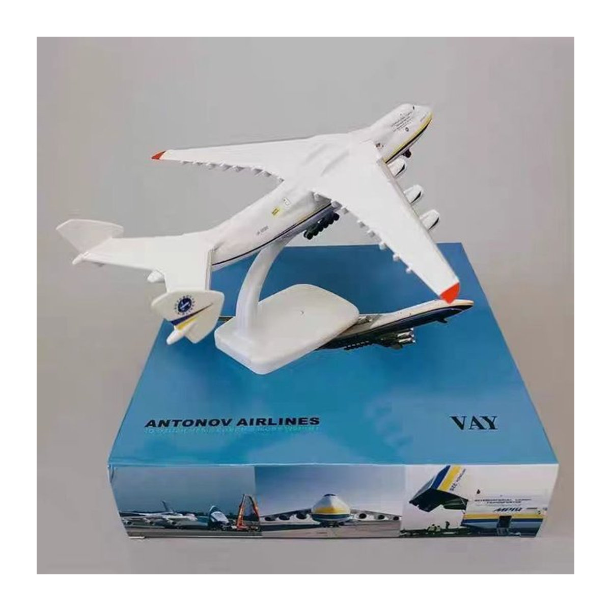 ART CROWN MODEL Antonov An225 Transportflugzeug Ukraine Druckgussmodell im Maßstab 1:400, Weiß, mit Standfuß und Fahrwerk - Bild 1