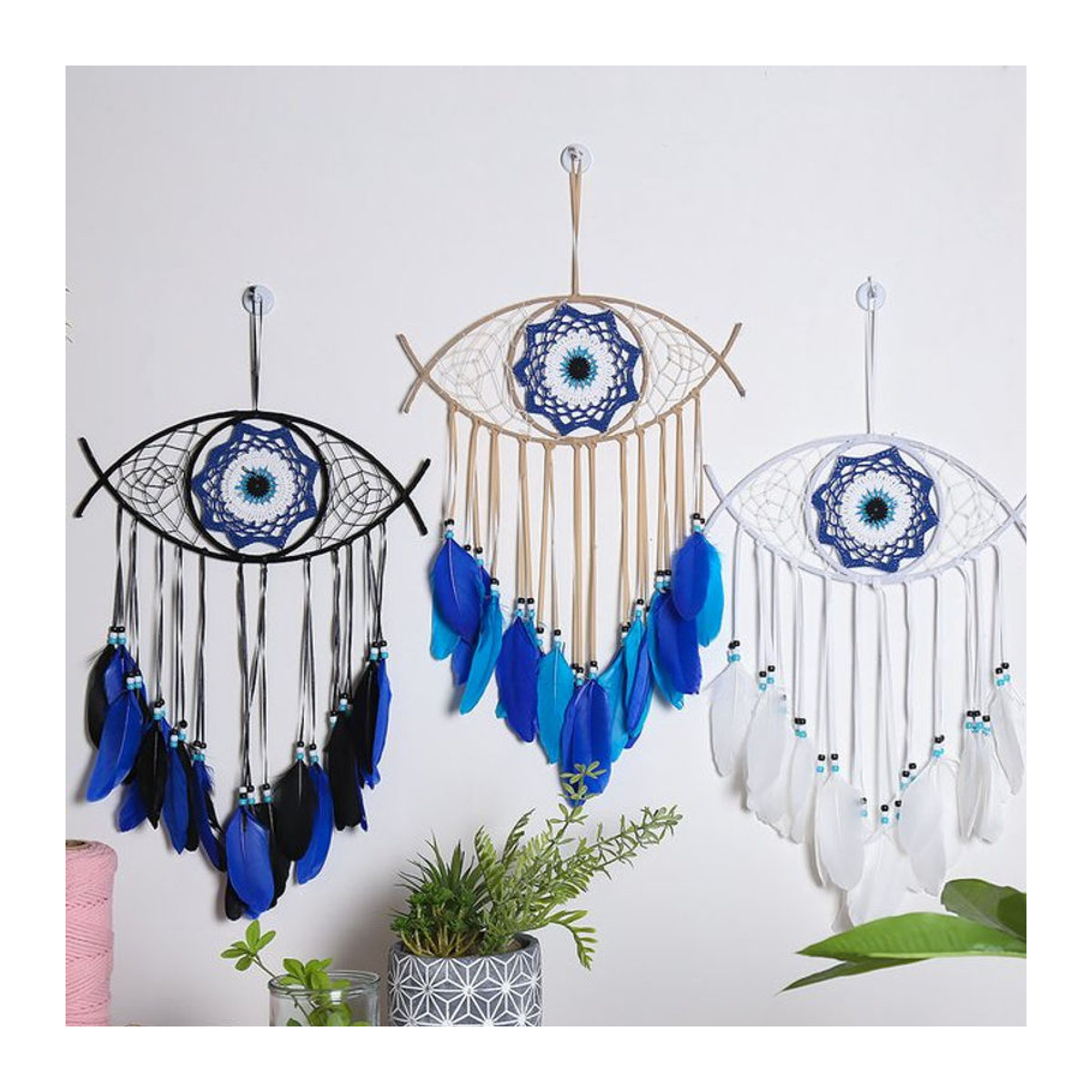 Artilady Evil Eye Traumfänger Boho Wanddekoration in Blau und Mehrfarbig mit Federn und Textil - Bild 1