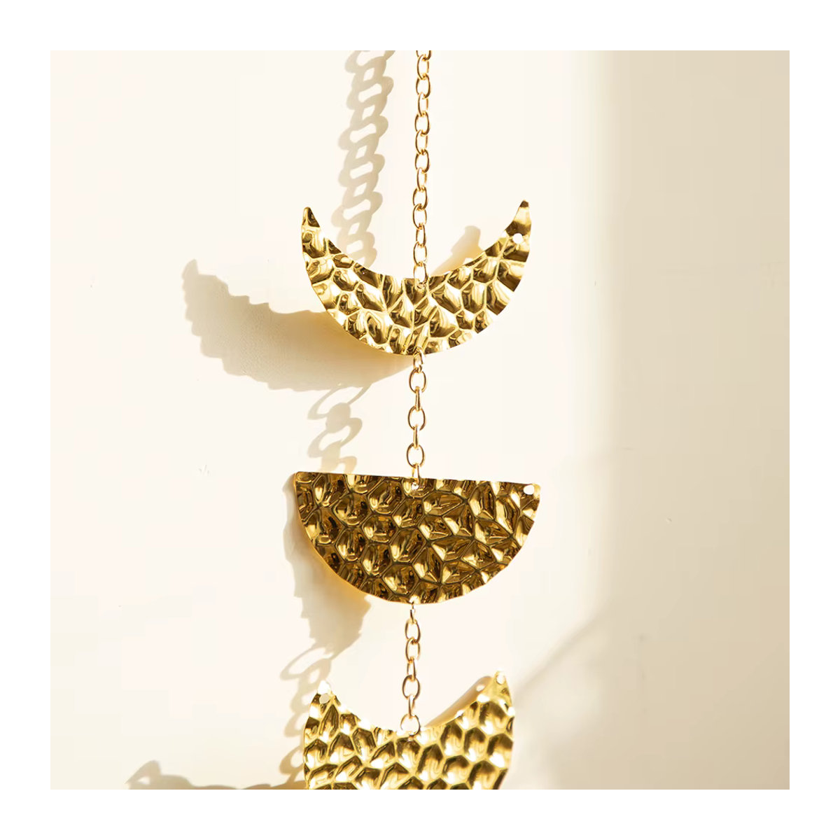 Artilady Wandbehang Mondphasen aus Gold Metall im Boho Design als moderne Wanddekoration - Bild 3