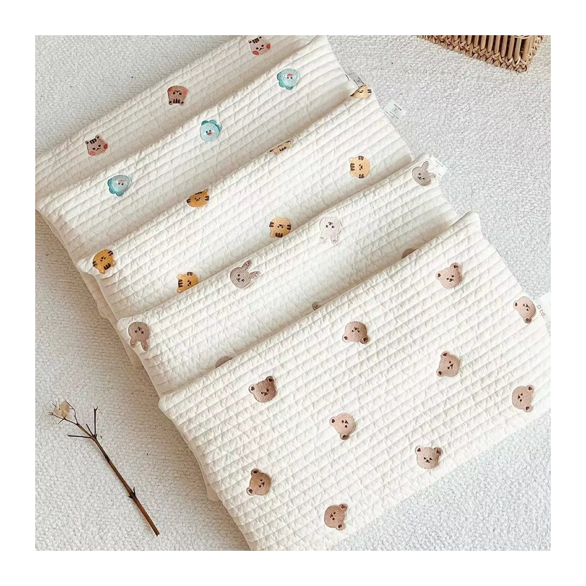 Atmungsaktives Babykissen aus schweißabsorbierender Baumwolle für Neugeborene von 0-6 Monaten - Bild 1