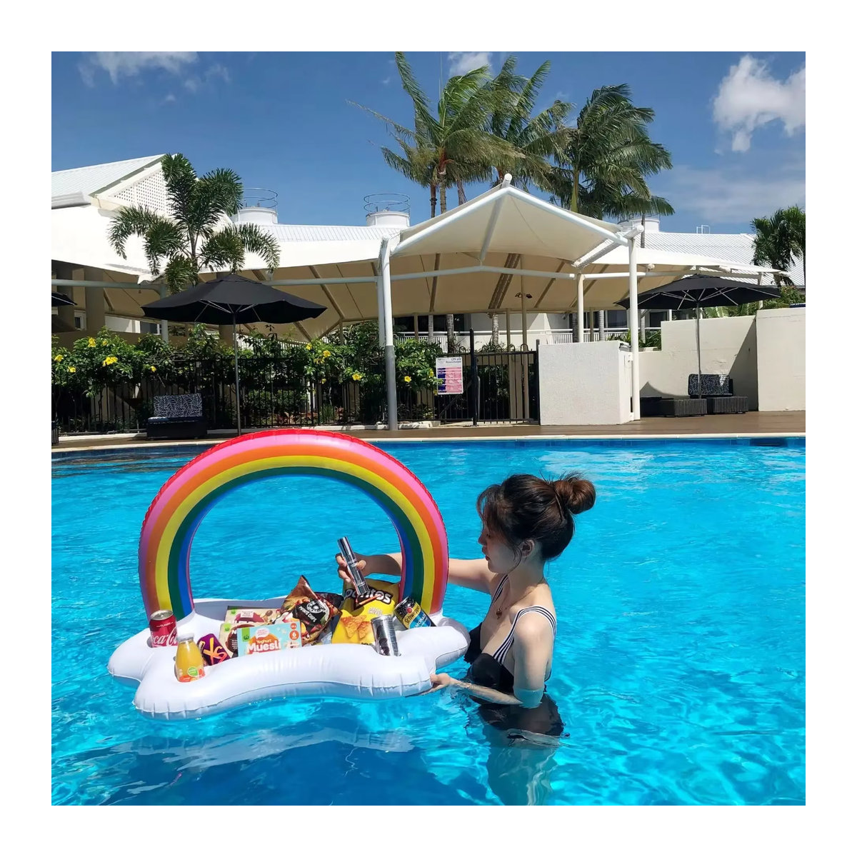 Aufblasbarer Regenbogen Eiskübel im Kokosnuss-Baum-Design für Pool und Schwimmbad - Bild 2