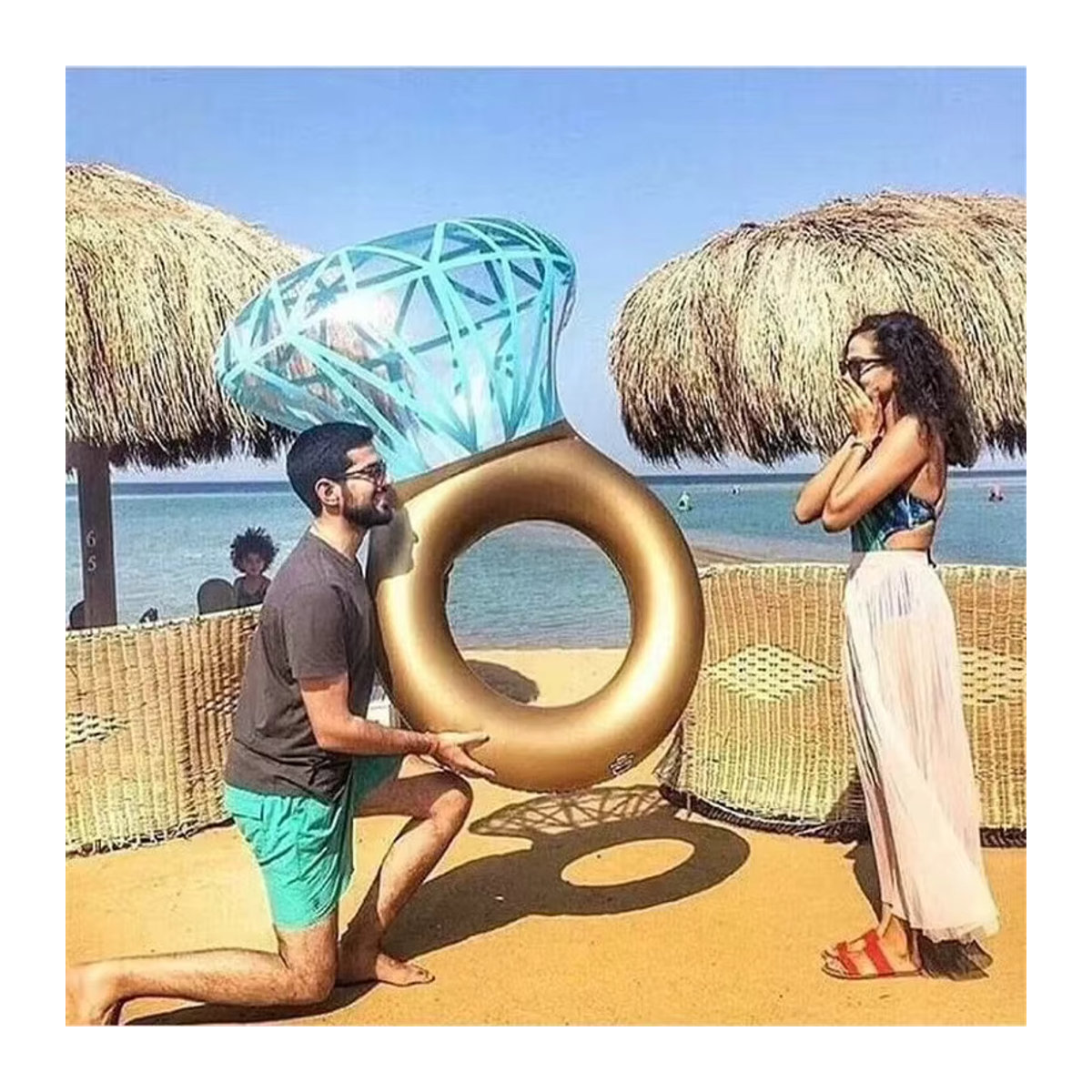Aufblasbarer Riesen Diamant Ring für Pool und Strand als Sommer Spielzeug und Foto Requisite - Bild 2