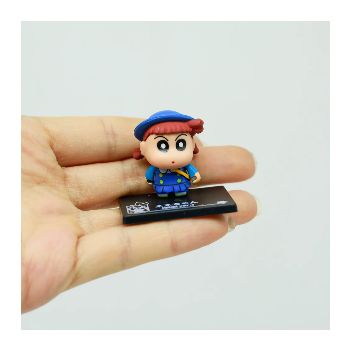 Bandai Crayon Shin Chan Kindergarten Uniform Anime-Figur Gashapon Sammelfigur Multicolor - Bild 2