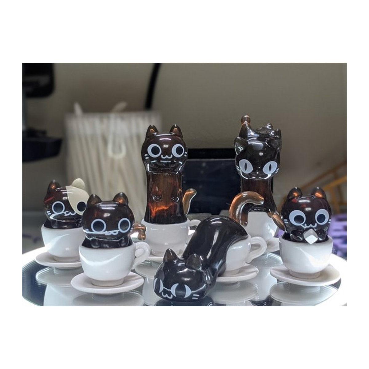 Banpresto Katze Café Blind Box Sammelfigur aus Kunststoff in Schwarz und Transparent - Bild 1