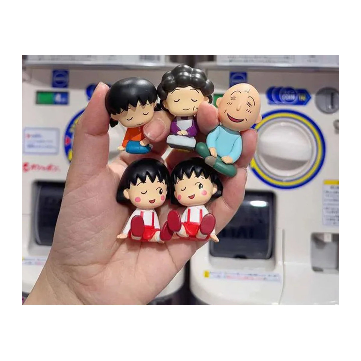 Banpresto Little Maruko Familie Schulter an Schulter Blindbox Dekoration aus Kunststoff, mehrfarbig - Bild 1