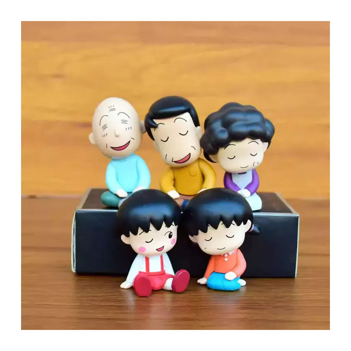 Banpresto Little Maruko Familie Schulter an Schulter Blindbox Dekoration aus Kunststoff, mehrfarbig - Bild 2