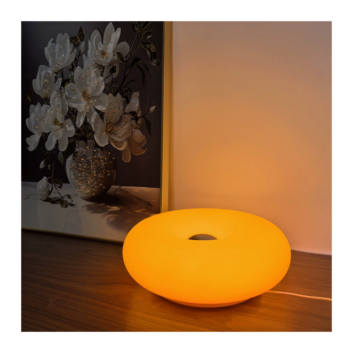 Bauhaus Nachttischlampe in Bunt mit USB-Anschluss für Schlafzimmer und Wohnzimmer, minimalistisches Donut-Design aus Kunststoff - Bild 3