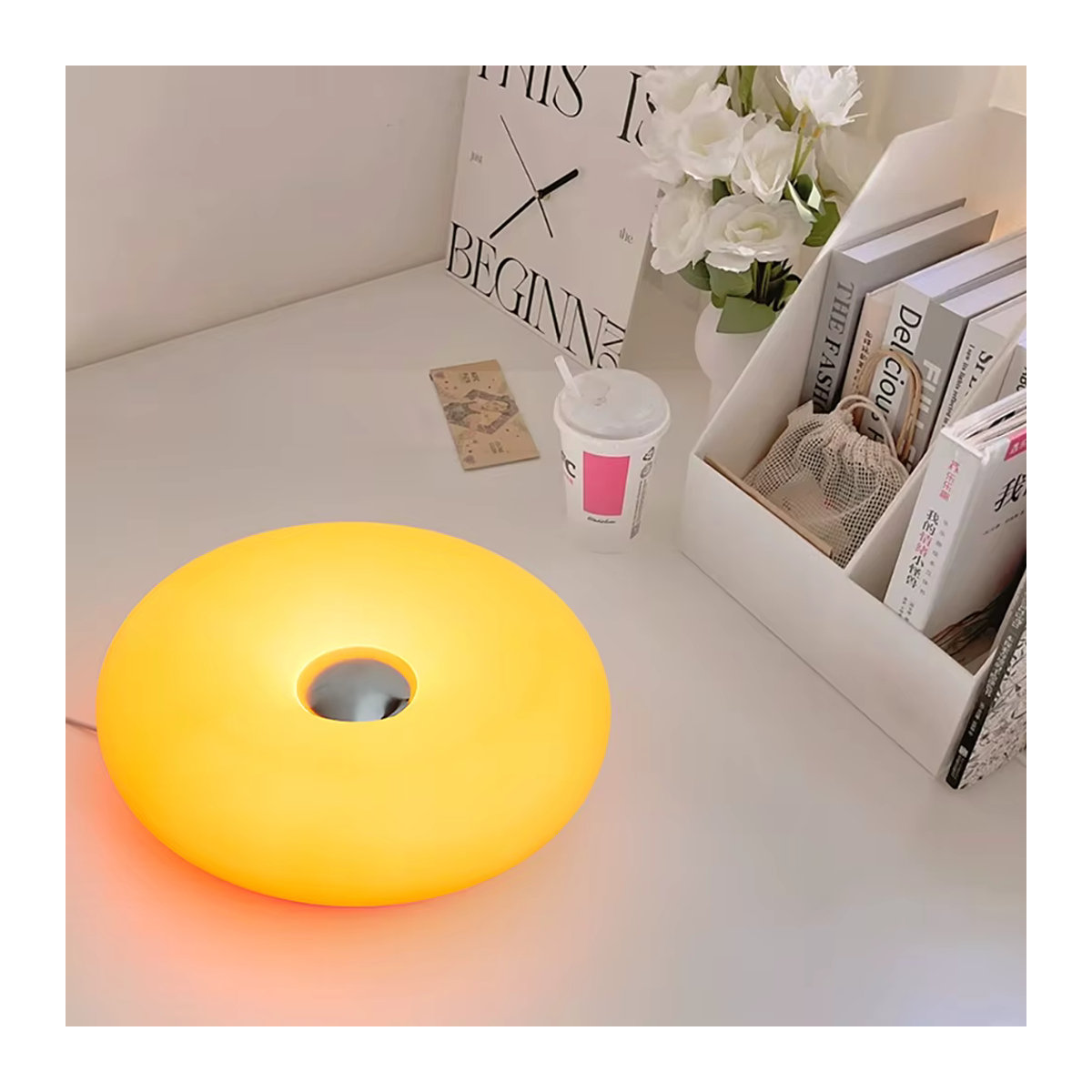 Bauhaus Tischlampe in Gelb, minimalistisches Design aus Kunststoff für Schlafzimmer und Wohnzimmer - Bild 4