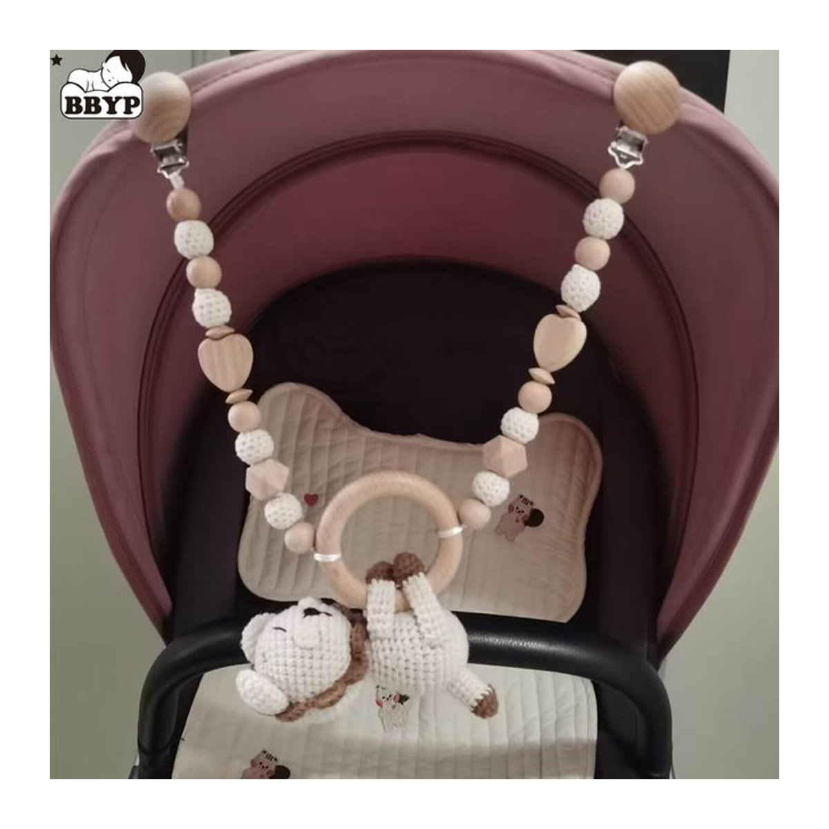 BBYP Baby Holz Gym Spielzeug mit gehäkeltem Löse-Anhänger und Perlenarmband für Kinderwagen und Krippe - Bild 1