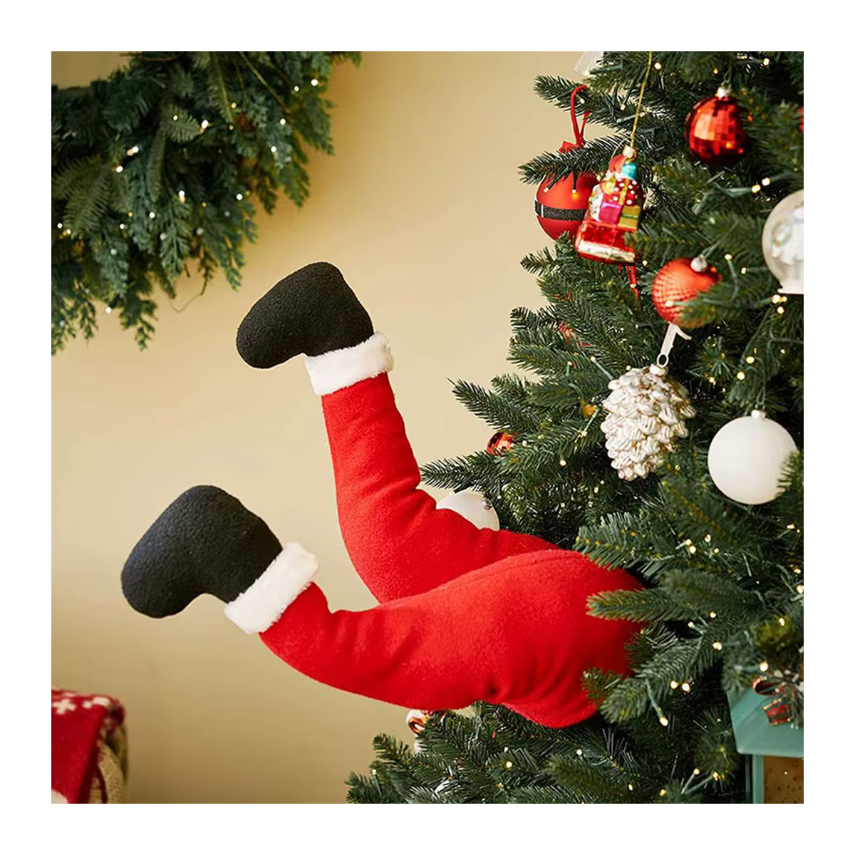 Beeinch Weihnachtsmann Beine als steckbare Weihnachtsbaum Dekoration in Rot aus Textil - Bild 2