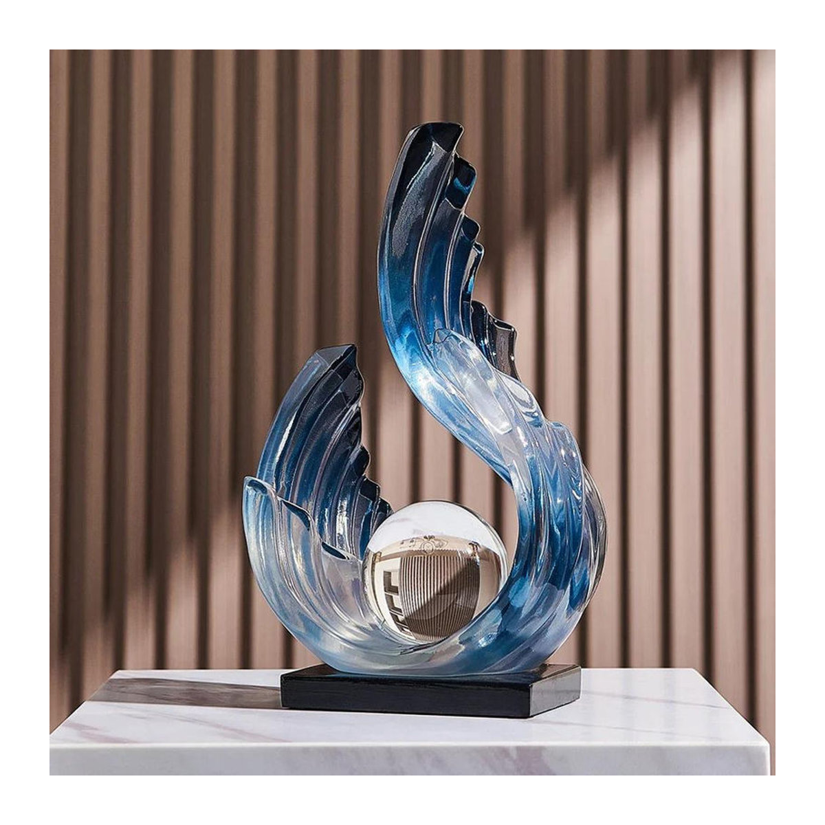 Bestbags Abstrakte Skulptur aus Kunstharz in Blau im Nordischen Stil zur Dekoration von Regalen und TV-Schränken - Bild 2