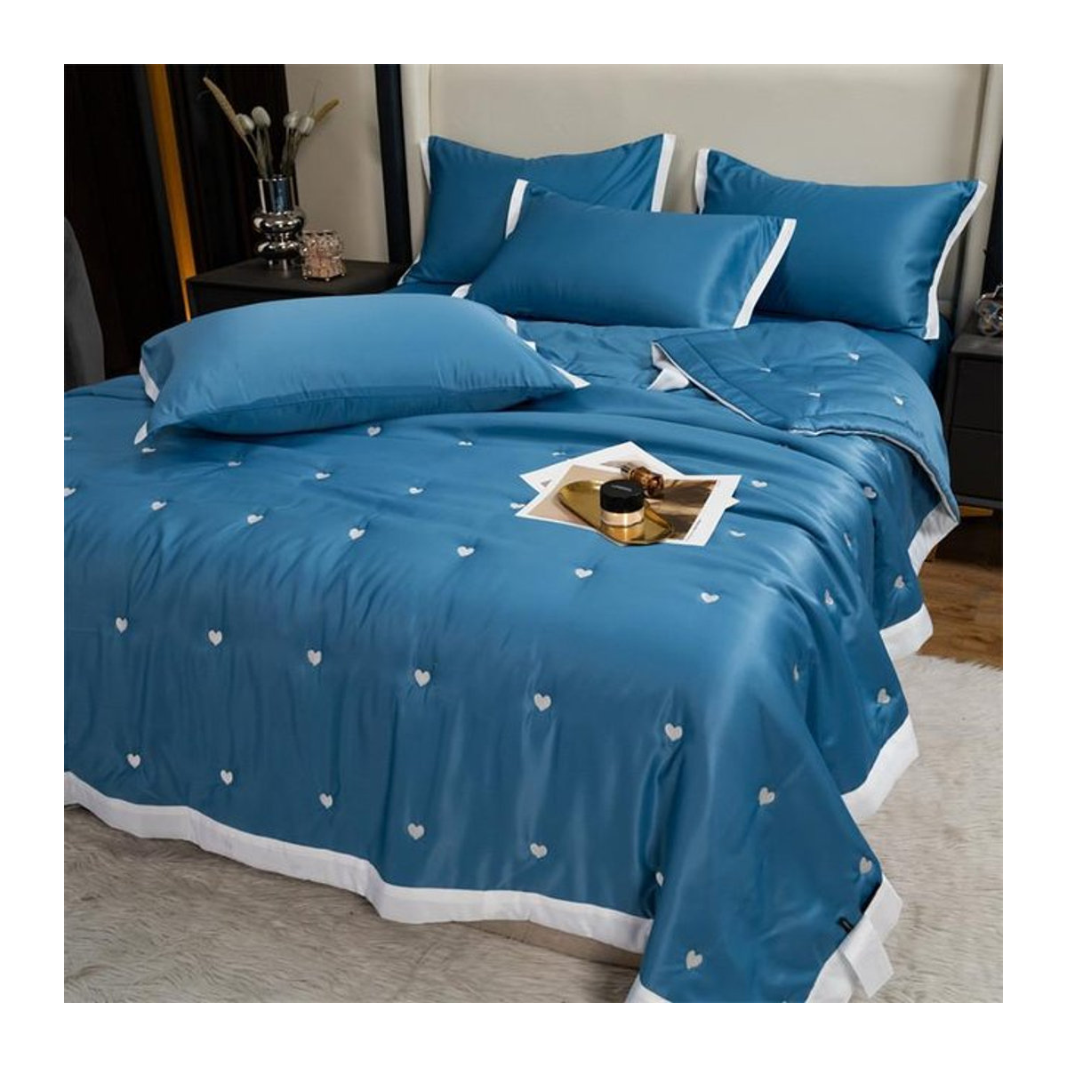 Bestickte Steppdecke aus Seide von A Family Of Home Textiles, B/B: 150 x 200 cm - Bild 1