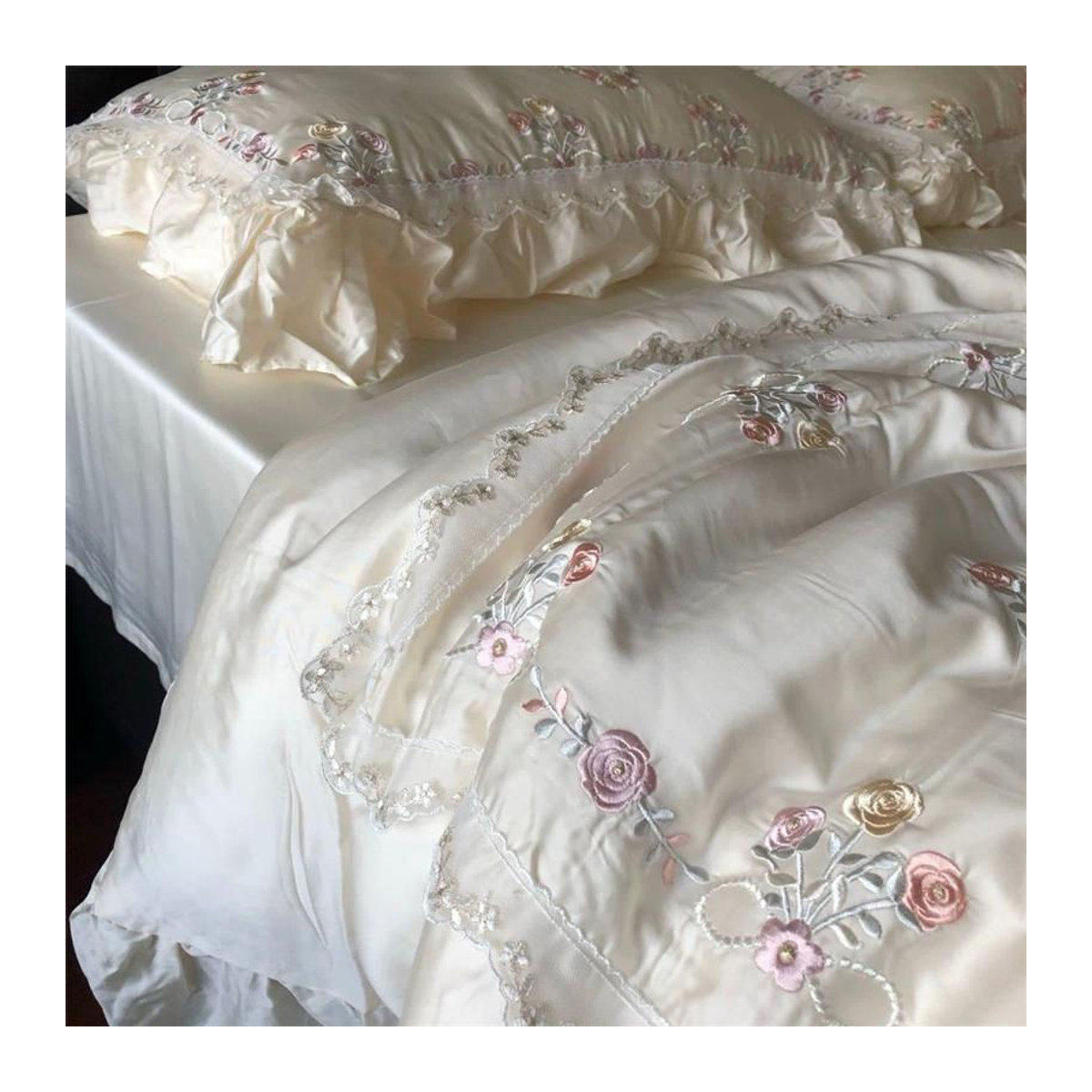 Bin Chi Textiles Bettwäsche-Set aus Lyocell-Bambusfaser mit Rosenblumenstickerei und Spitzenrüschen, bestehend aus Bettbezug, Spannbettlaken und Kissenbezügen, B/T/H: 200 x 230 cm - Bild 5