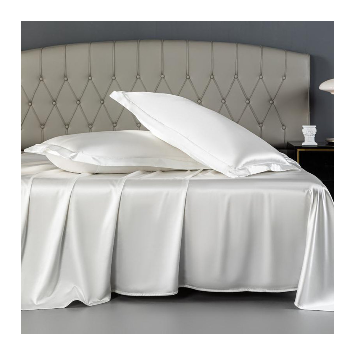 Bin Chi Textiles Luxus Seidensatin Bettwäscheset aus Maulbeerseide in Weiß, 3-teiliges Set mit Spannbettlaken und Kissenbezügen mit Reißverschluss - Bild 1