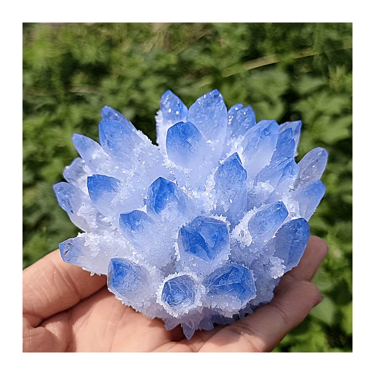 Blaue Kristallkugel aus Wasser-Kristall als dekoratives Ornament für dein Heim oder Büro - Bild 1