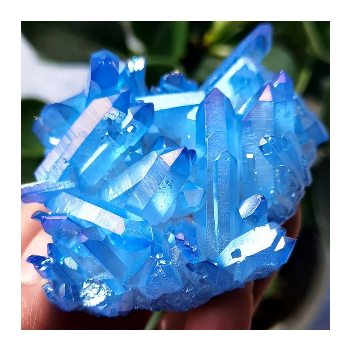 Blauer Aura-Quarz-Cluster mit Titan-Verstärkung in AAA-Qualität - Bild 1
