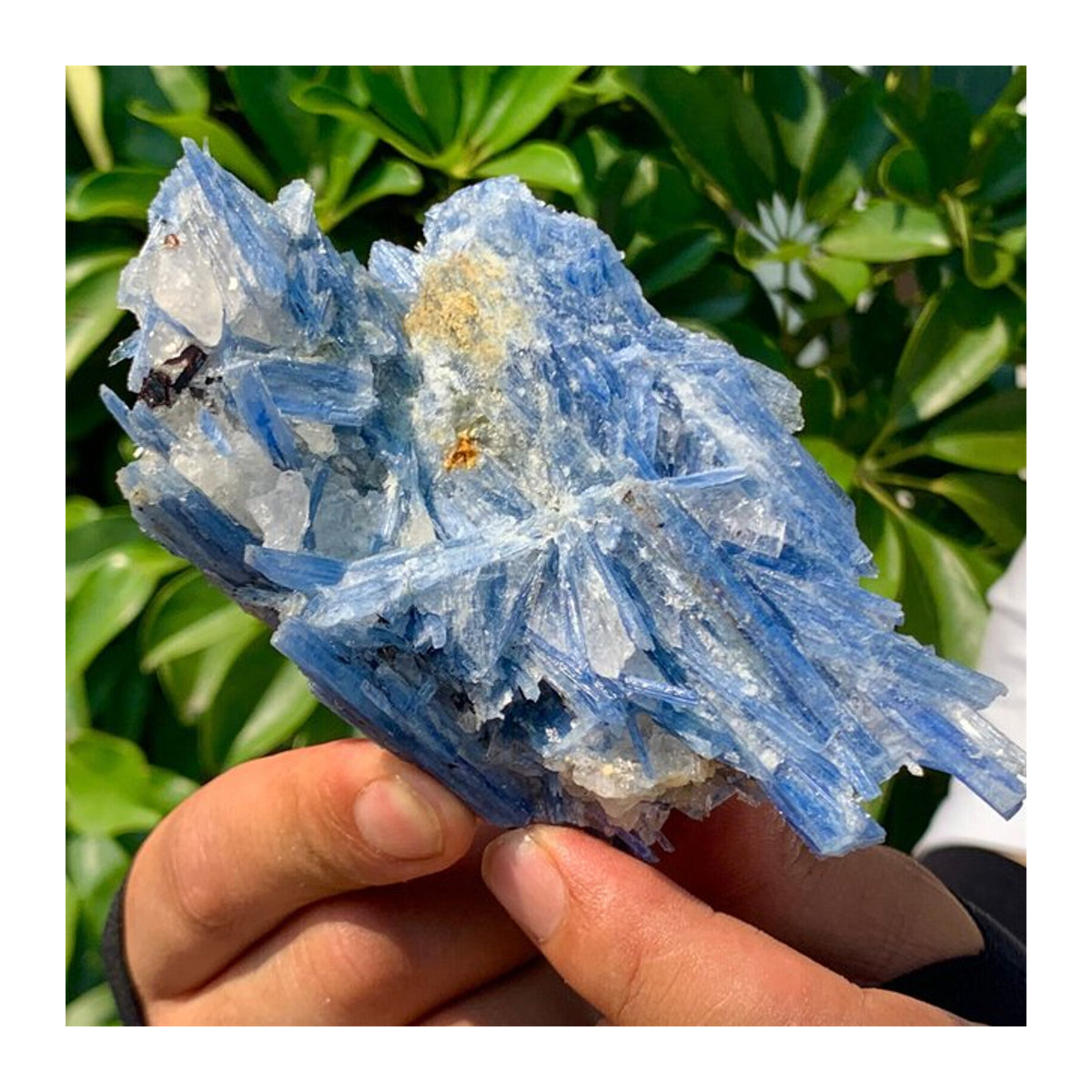 Blauer Zyanit und Calcit Rohstein als natürliche Kristall Chips für Reiki und Schmuckherstellung - Bild 1