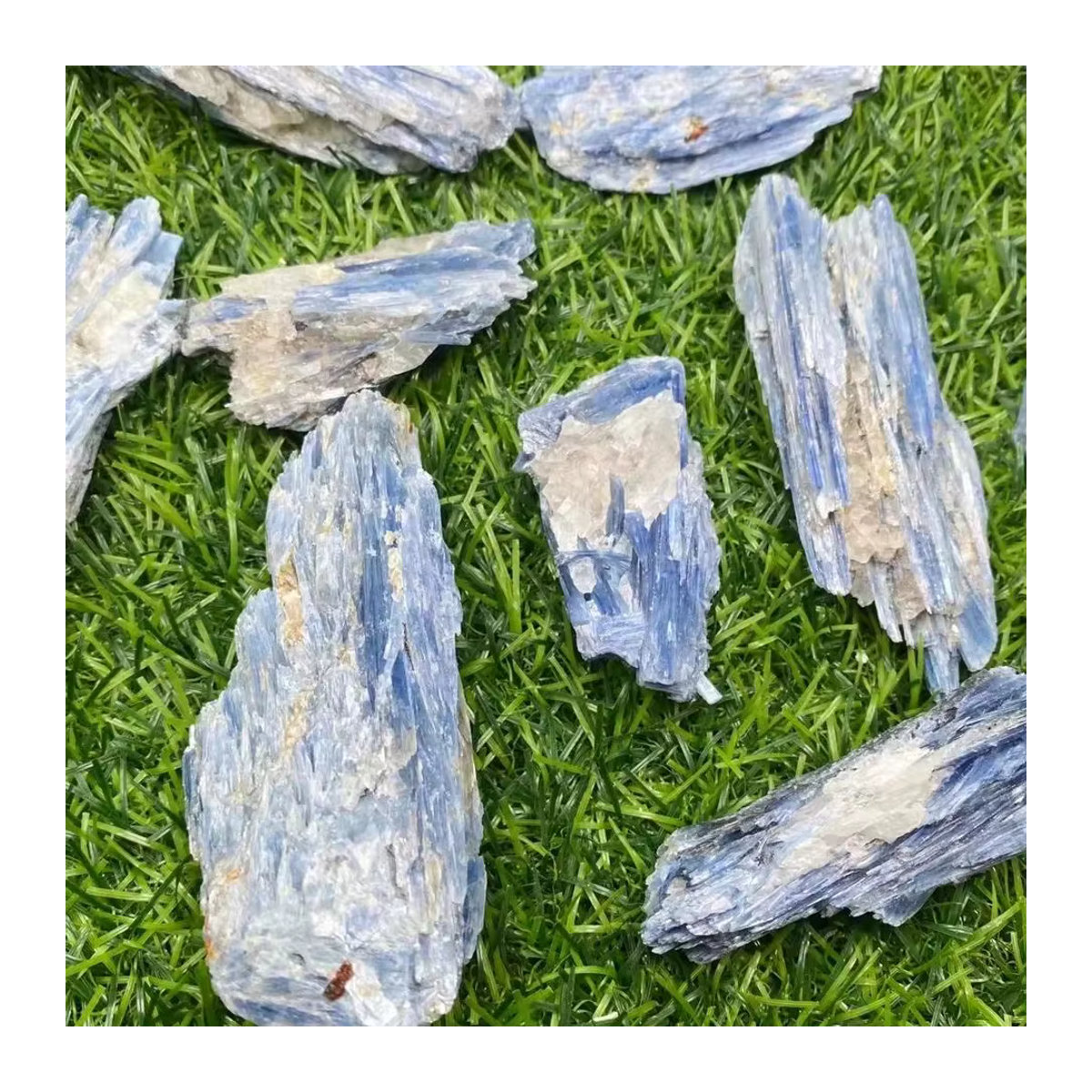 Blauer Zyanit und Calcit Rohstein als natürliche Kristall Chips für Reiki und Schmuckherstellung - Bild 4