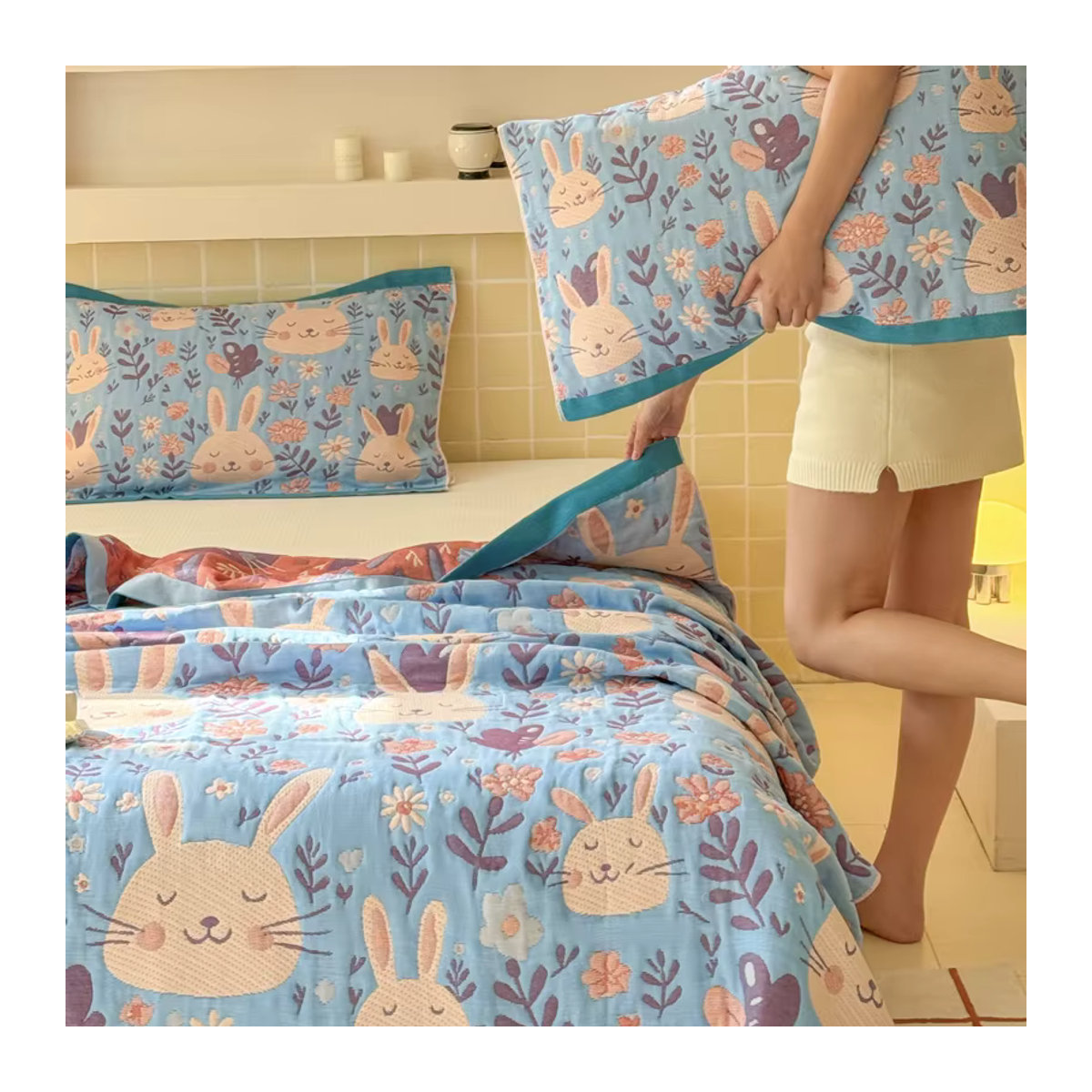 Bonenjoy Baumwolldecke mit Kaninchen-Print und Karo-Muster in Blau, gesteppte Sommerdecke für Sofa oder Bett - Bild 2