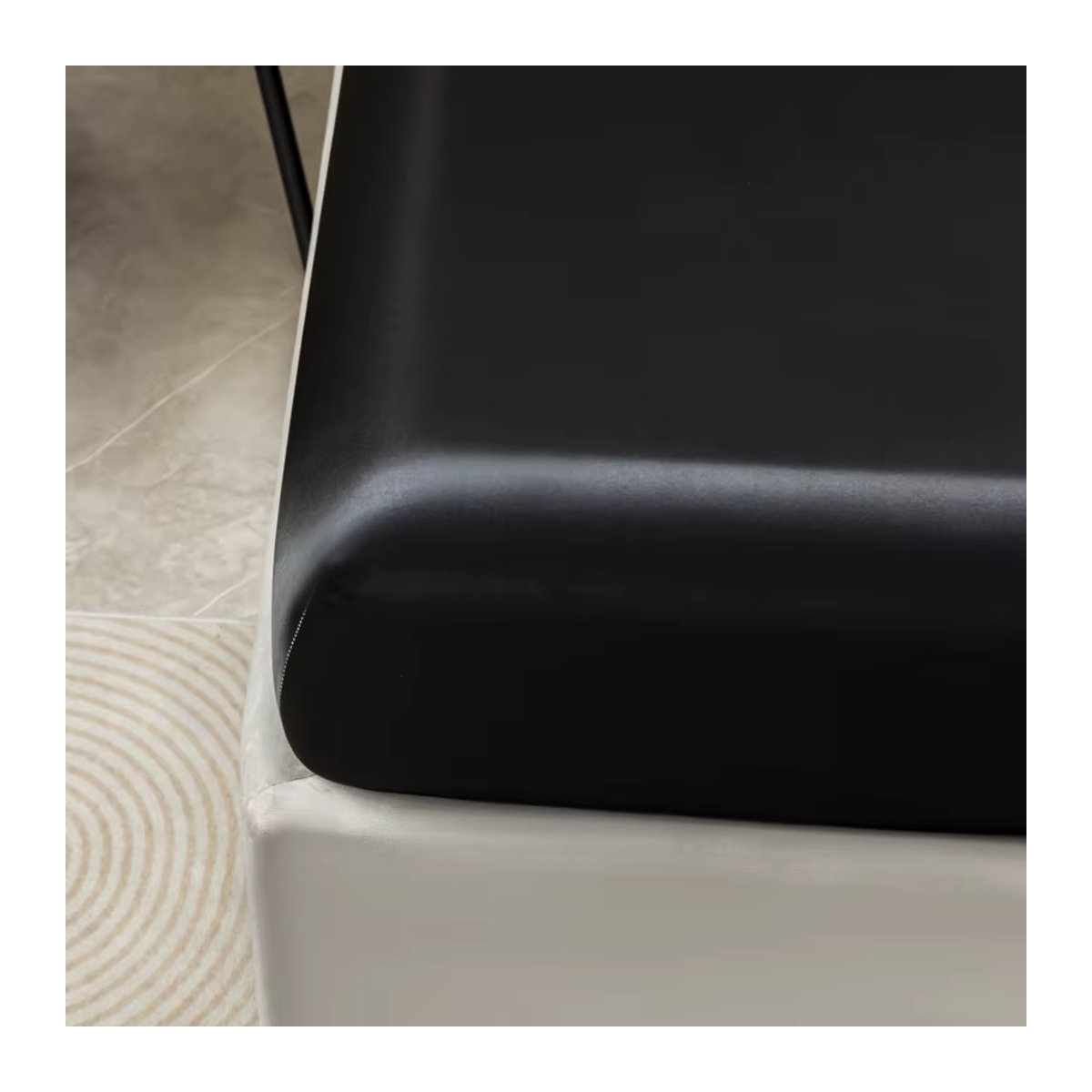 Bonenjoy Spannbetttuch aus Satin in Schwarz für Doppelbetten, kühlendes Bettlaken für Sommer und Single, Queen oder King Size - Bild 3